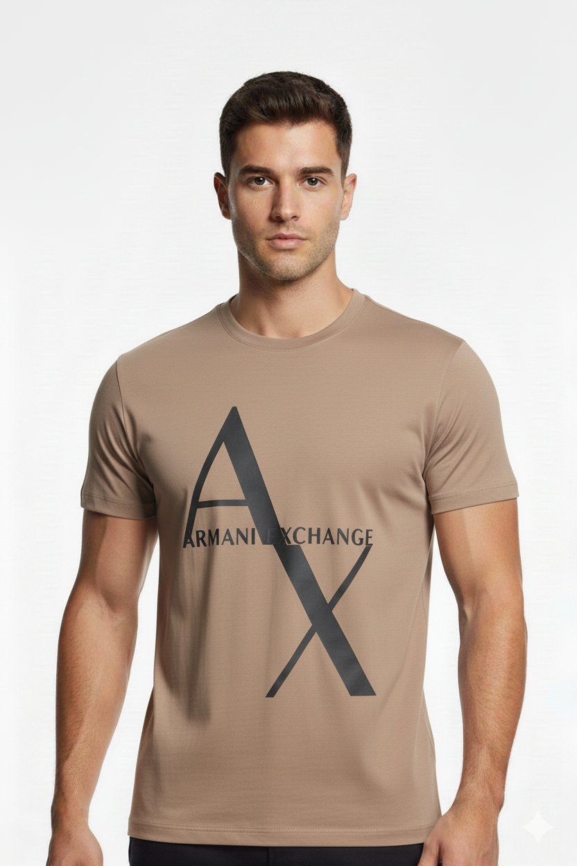 Camiseta beige con diseño gráfico frontal