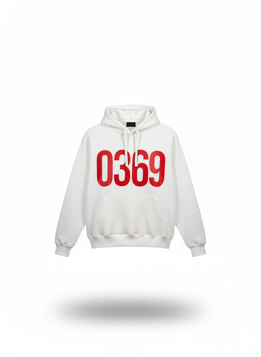 Buzo Blanco Oversize “0369” – Estilo Futurista y Detalle Gráfico Impactante