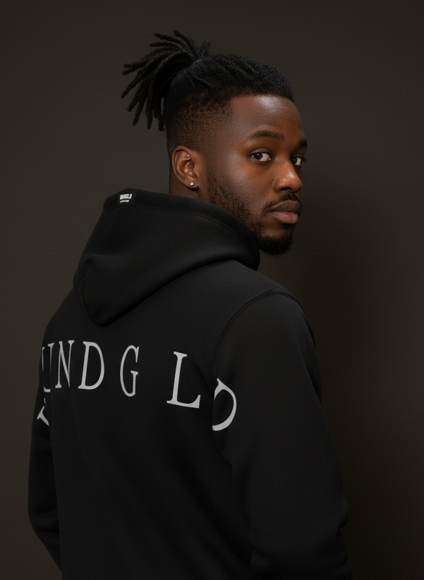 Buzo Negro Oversize con Diseño Minimalista – Estilo Urbano Contemporáneo