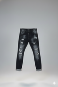 Jean Negro con Desgastes y Corte Slim Fit