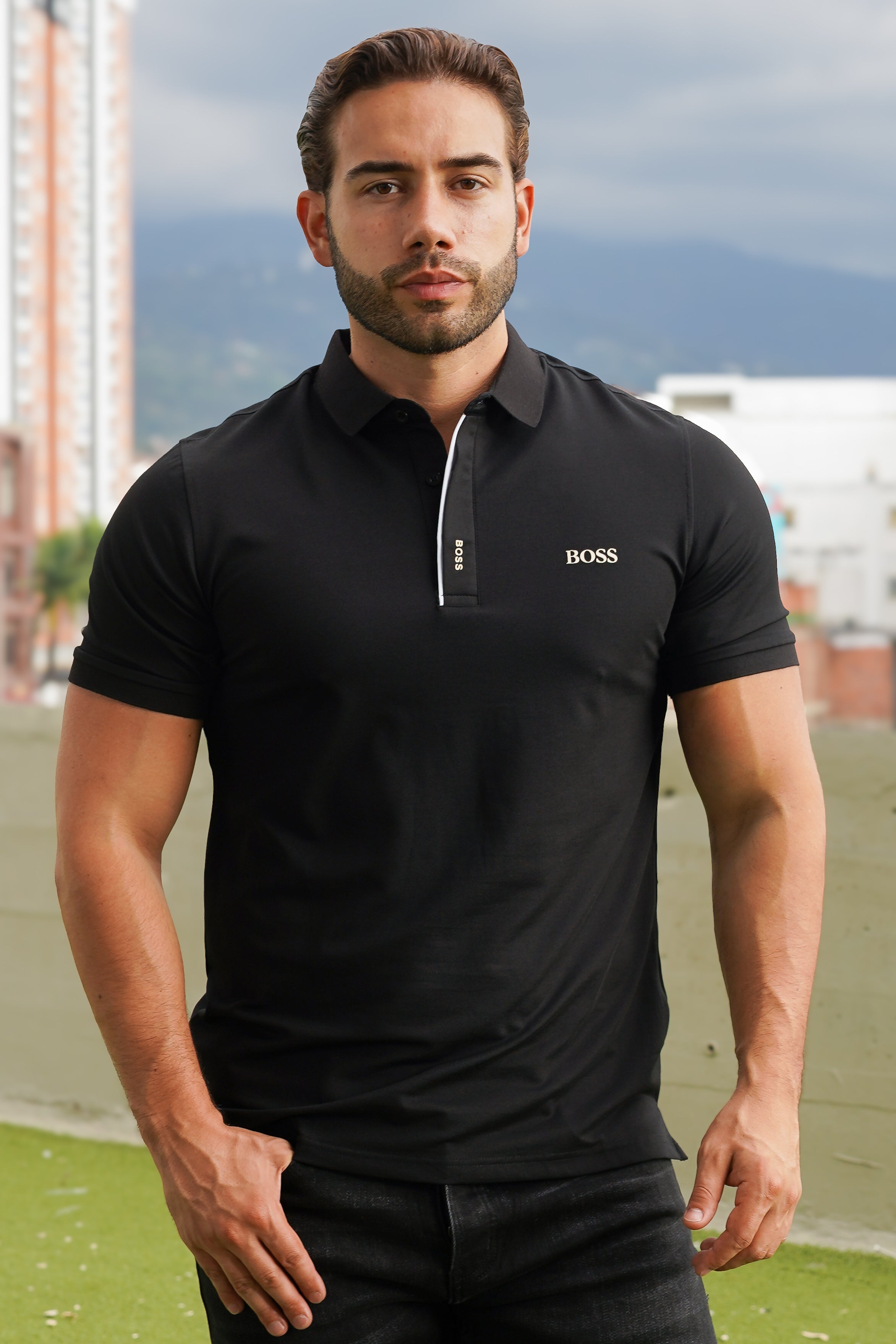 Polo slim fit negra de estilo premium