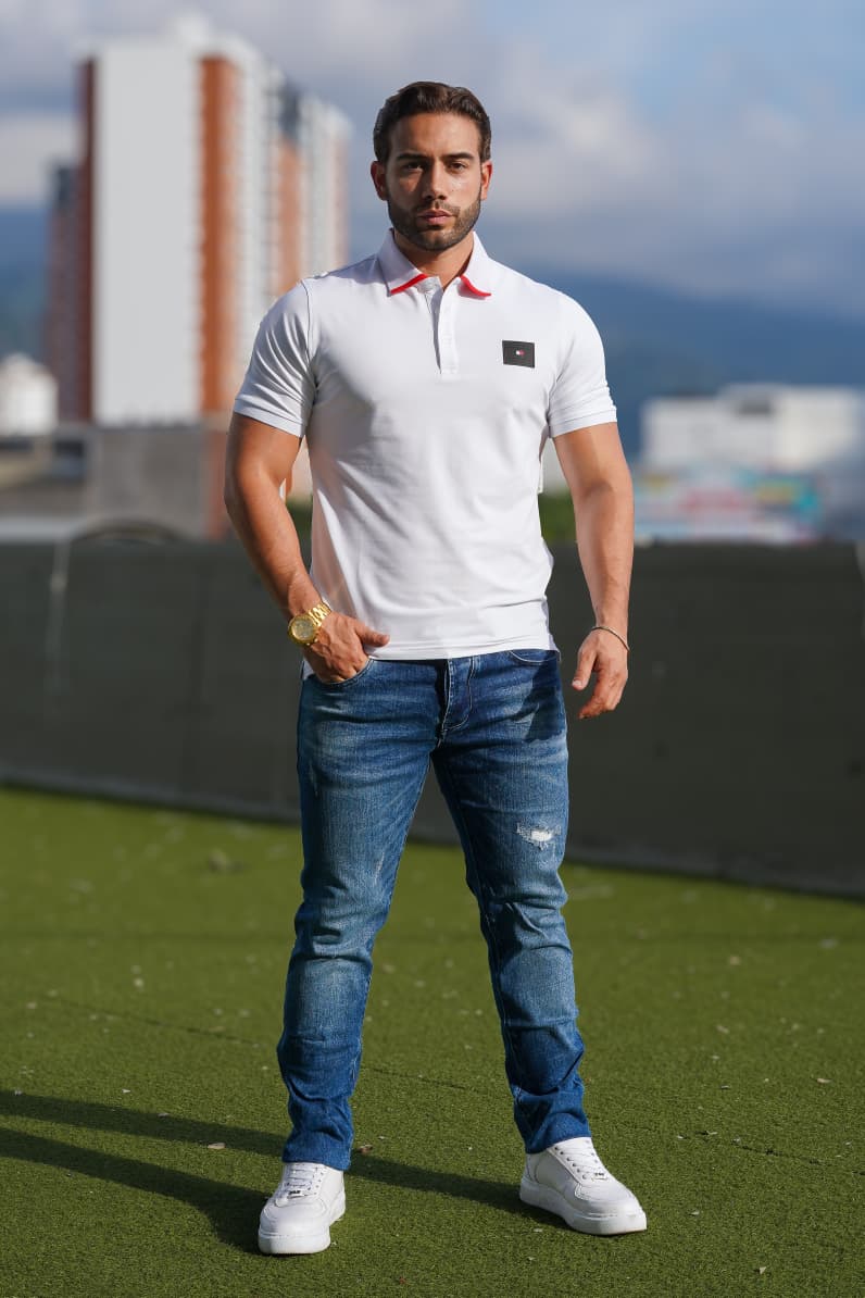 Polo Blanco Premium con Detalle en Cuello