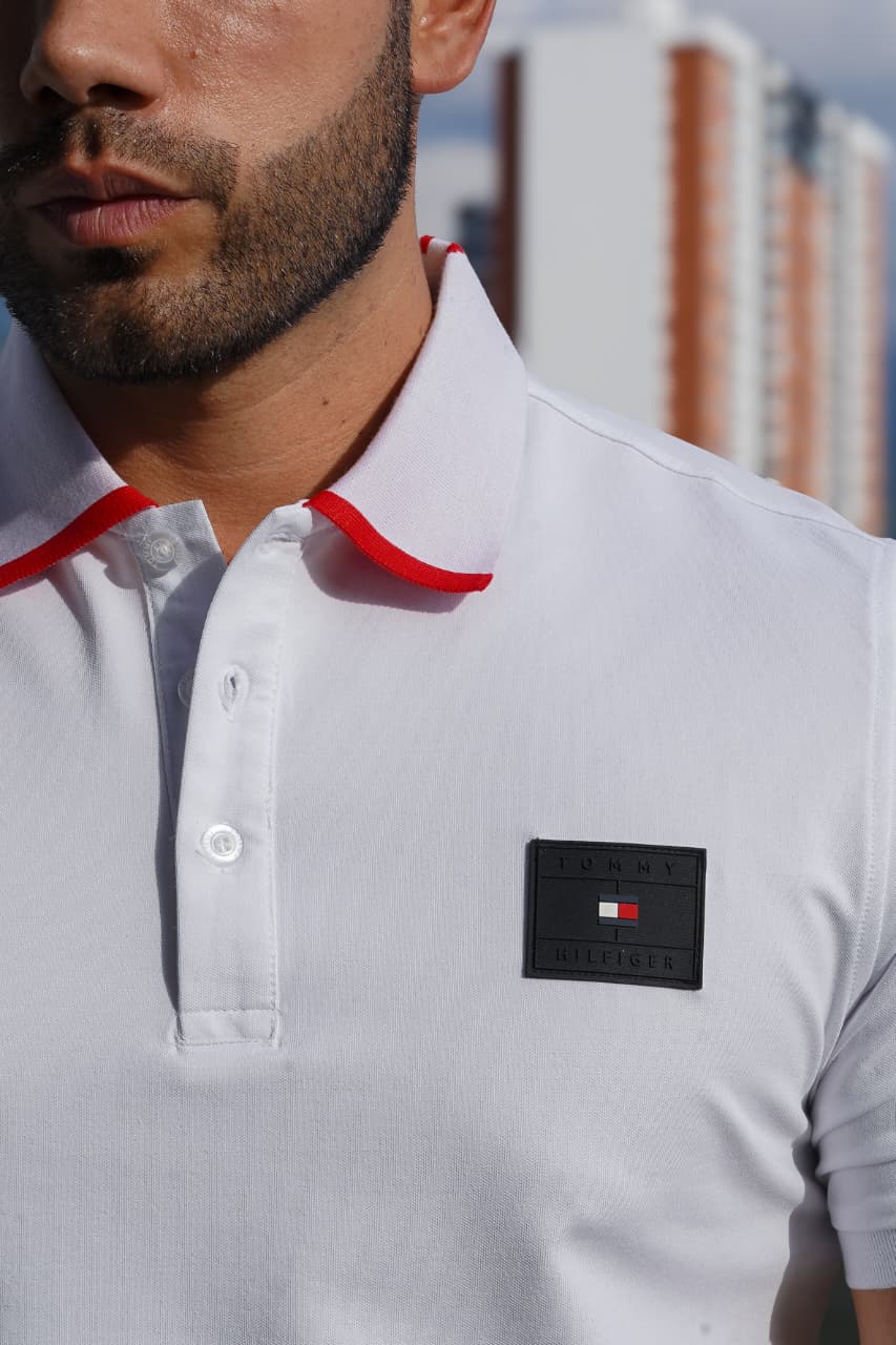 Polo Blanco Premium con Detalle en Cuello