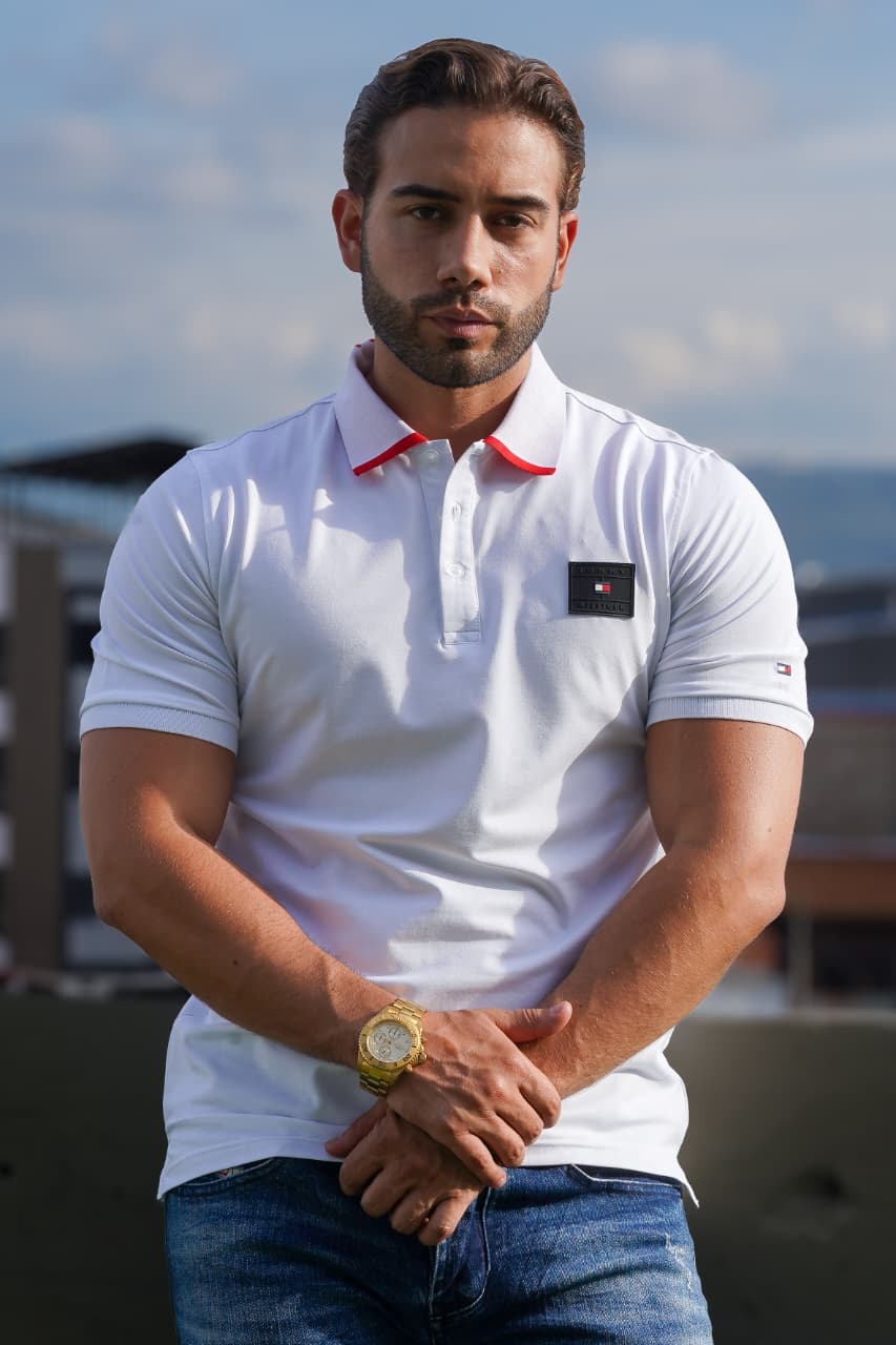 Polo Blanco Premium con Detalle en Cuello