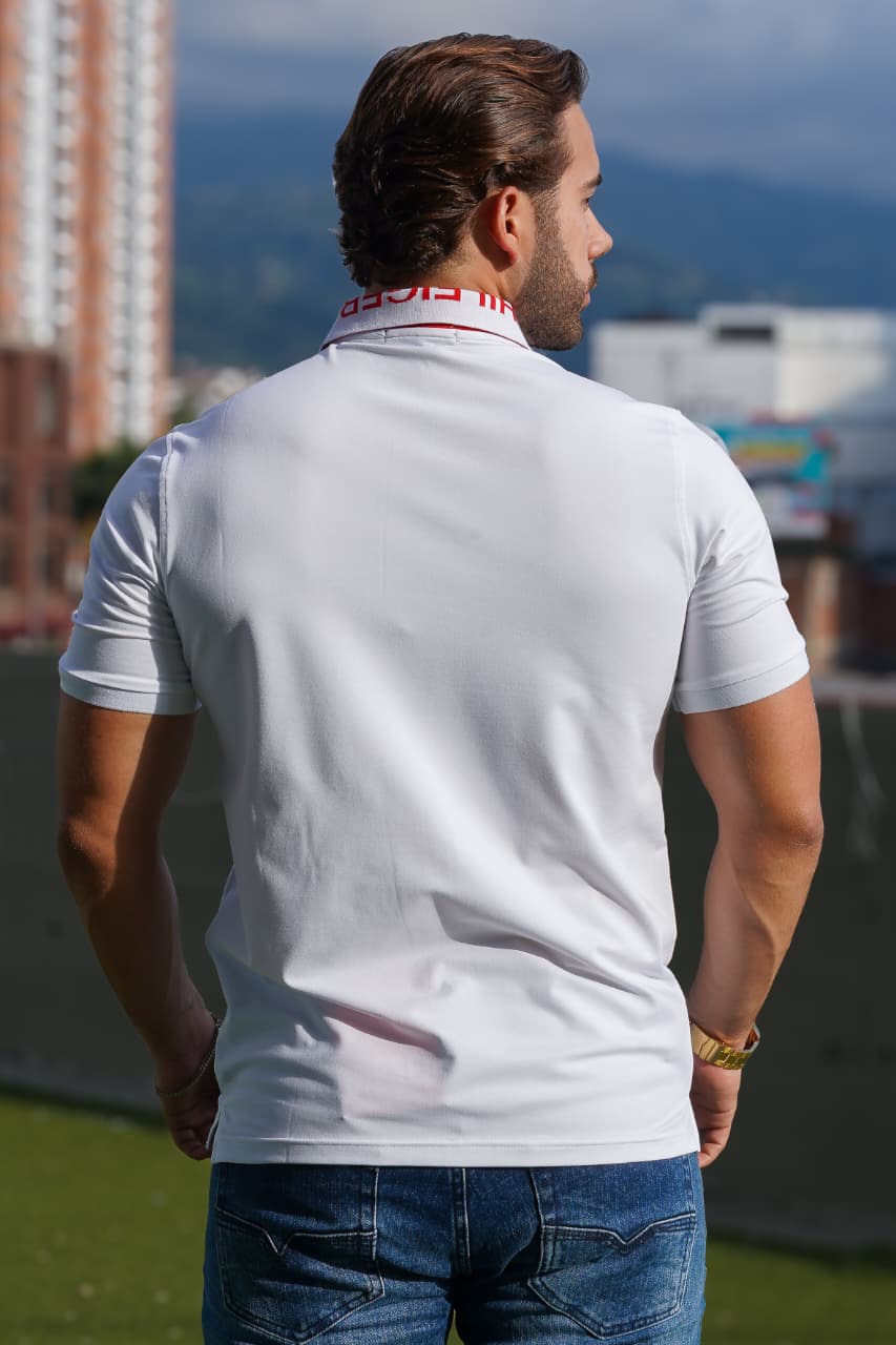 Polo Blanco Premium con Detalle en Cuello