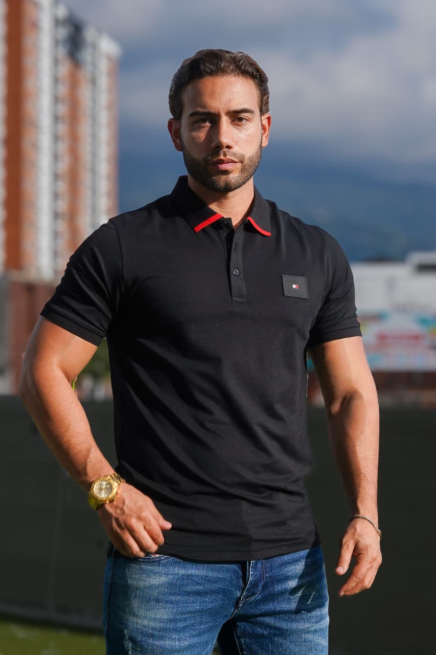 Polo Negro en Tela Piqué Premium