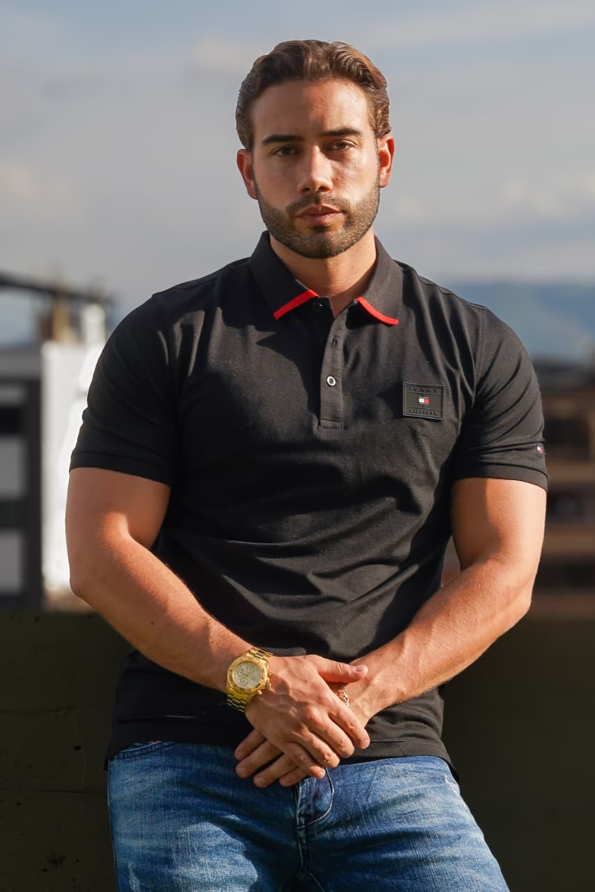 Polo Negro en Tela Piqué Premium