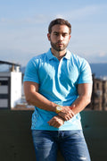 Polo Azul moderno con detalles laterales