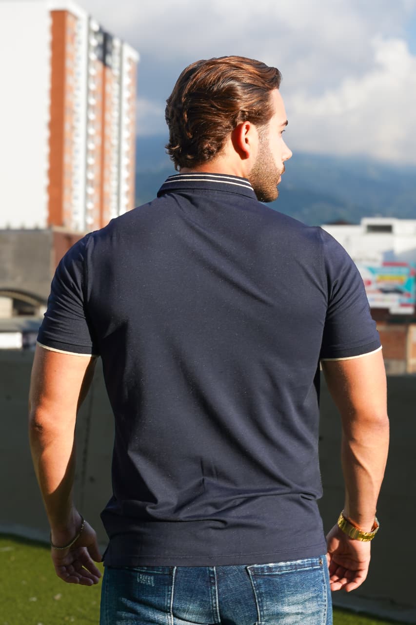 POLO AZUL OSCURO CON CABALLO