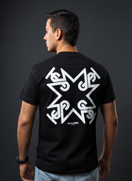 CAMISETA NEGRA HORMA REGULAR