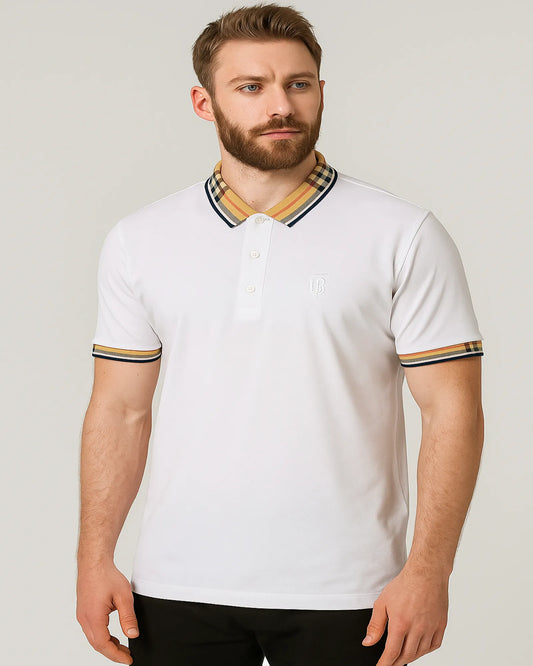 POLO BLANCO BURBERRY CON MONOGRAMA Y DETALLE DE CUADROS