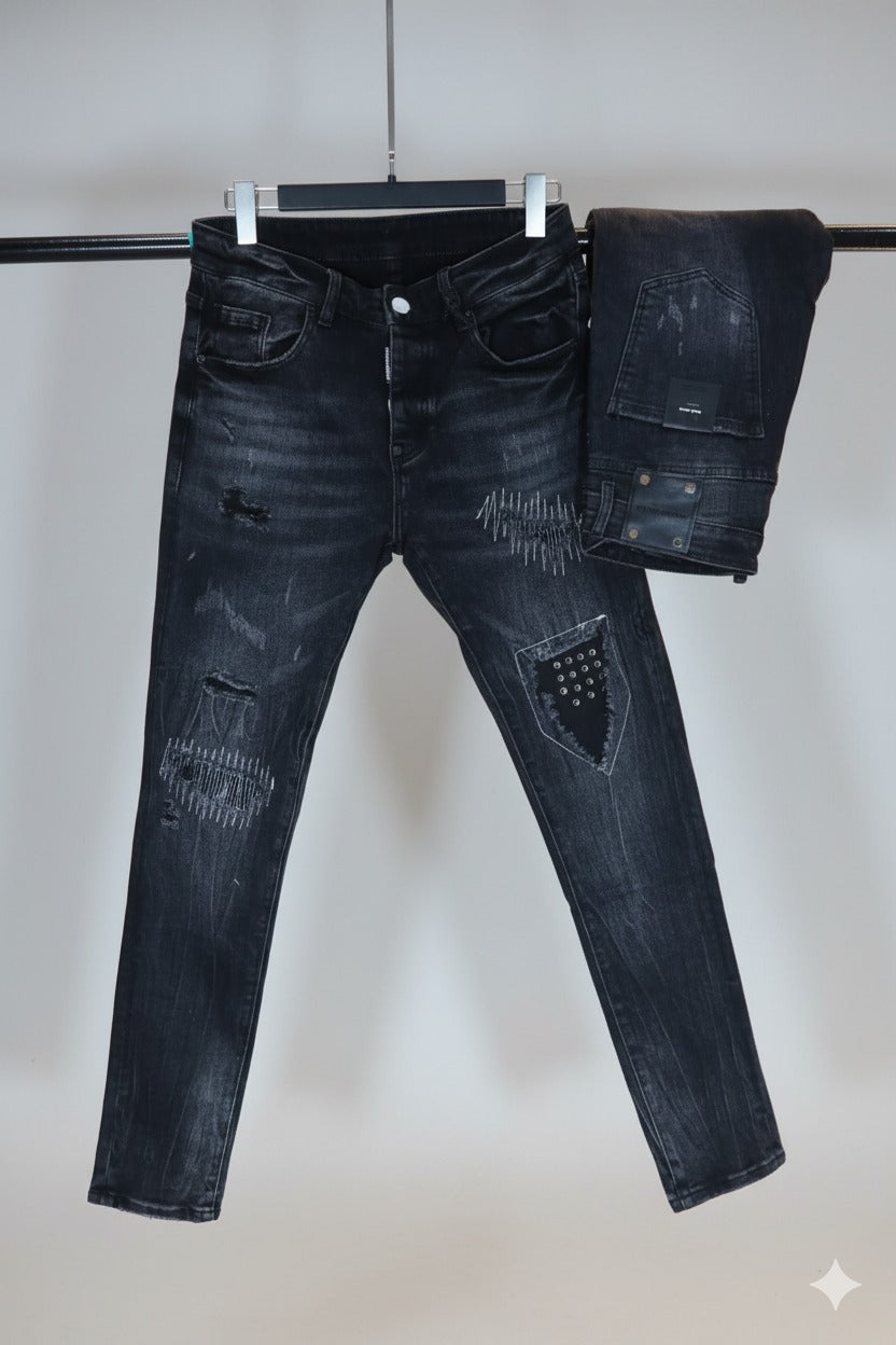 Jean Negro con Detalles Bordados y Parches