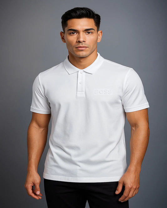 POLO BLANCO BOSS CON LOGOTIPO EN RELIEVE TONO SOBRE TONO