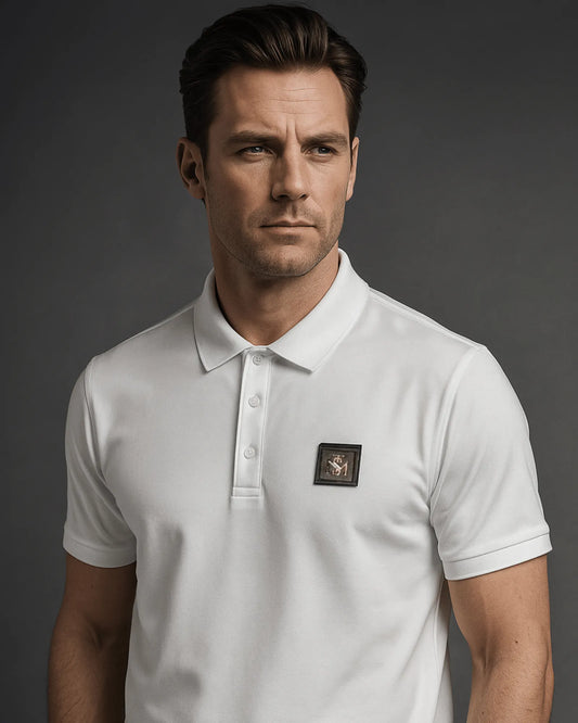 POLO BLANCO CON APLICACIÓN BORDADA EN EL PECHO