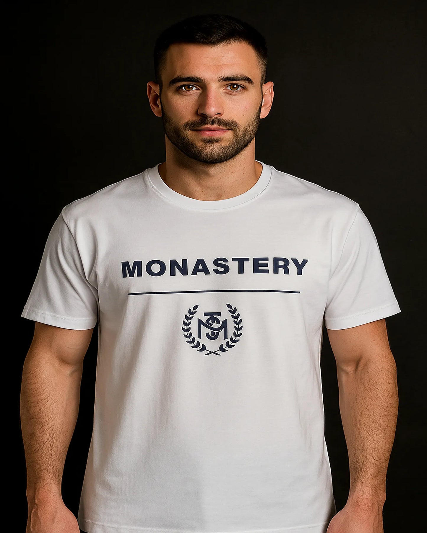 CAMISETA MONASTERY BLANCA ESCUDO NEGRO CENTRAL
